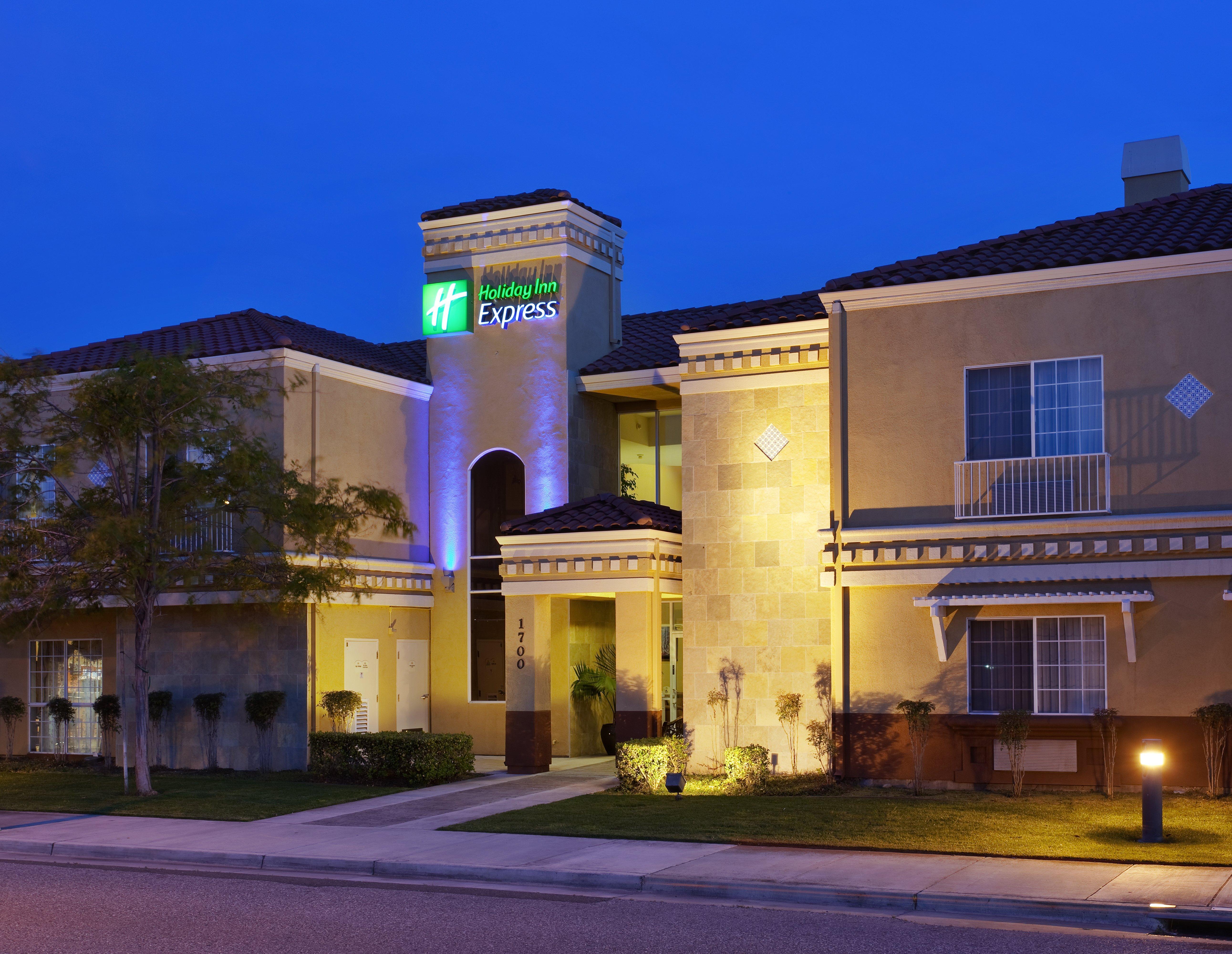 Holiday Inn Express & Suites Santa Clara By Ihg Exterior photo
